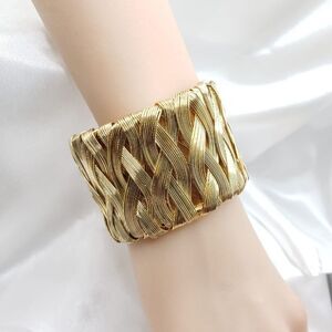 Brand New Top Fashion Gold Bracelet